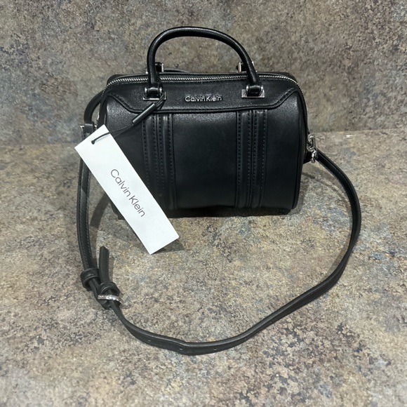 NWT Calvin Klein Blake top zip crossbody.  Black silver hardware - Picture 3 of 6